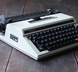 《褪色记忆》之老物件系列——打字机2
