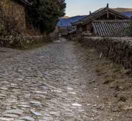 玉龍雪山下安靜的玉湖村