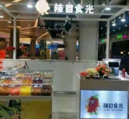 辣目食光零食加盟店設(shè)計(jì)風(fēng)格