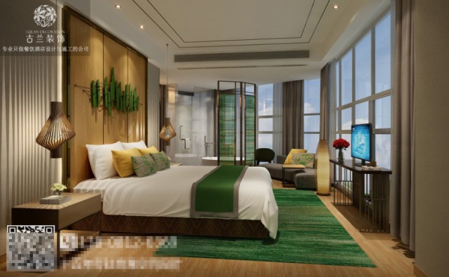 房间中的绿色与白色相互作用，给空间带来了丰富的视觉效果。绿色植物、布艺、装饰画，以及不同样式的灯具等，让空间变得自由。