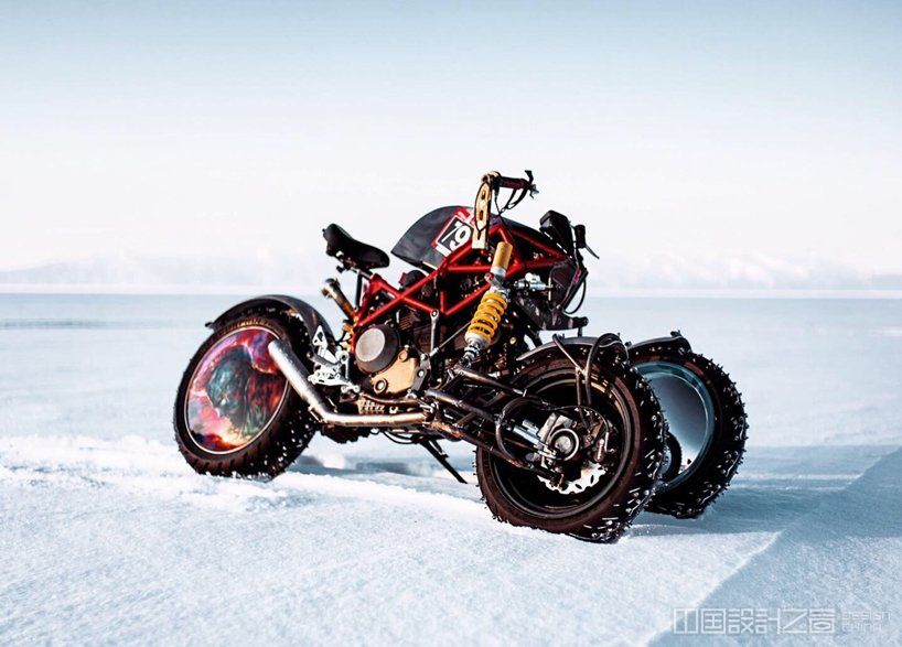 是一款专为冰上比赛设计的增压三轮摩托车