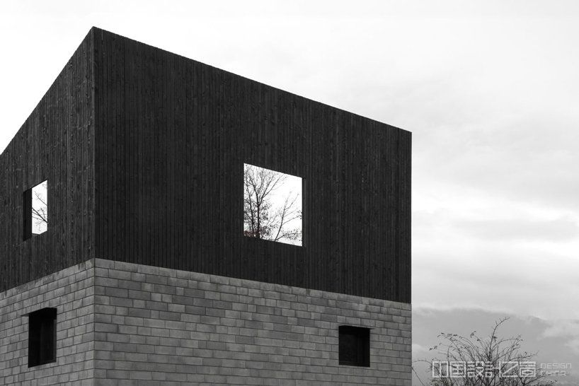 bergmeisterwolf architekten tops house with roof resembling the