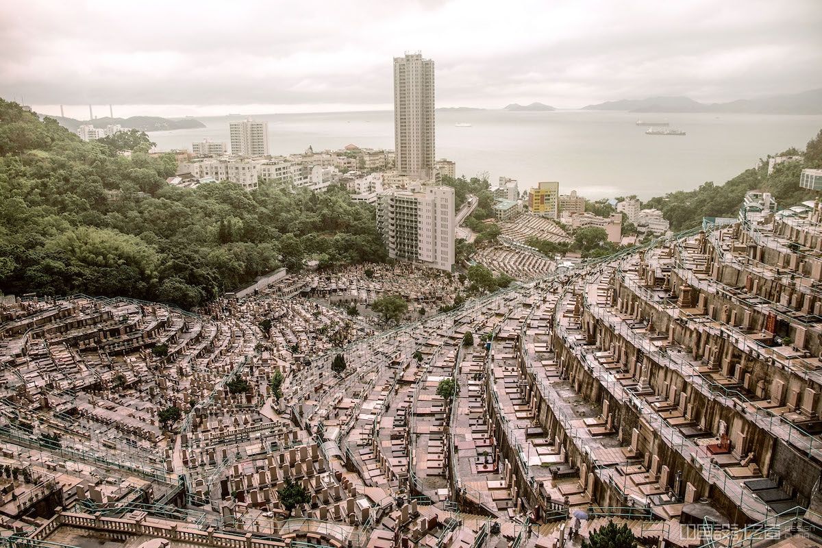 香港超密集垂直墓地照片令人大开眼界