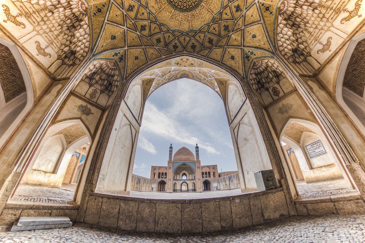 建筑摄影超凡脱俗的伊朗清真寺复杂的彩色图案迷人眼